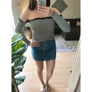 🌙 Striped off the shoulder top! 🌙
